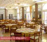 Nhà hàng 3 Ramada Suites by Wyndham Solo