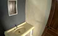 Toilet Kamar 3 East Lombok Dive Hotel