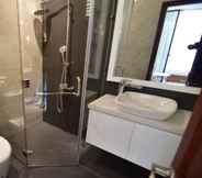In-room Bathroom 5 City House Apartment - Hoang Linh