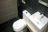 Toilet Kamar RG Grand Hotel 