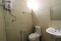 Toilet Kamar Max Inn Hotel