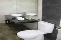 Toilet Kamar Guardian Family Hotel