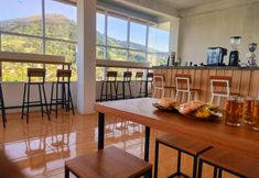 Bar, Cafe and Lounge 6 Twin Volcanoes Homestay