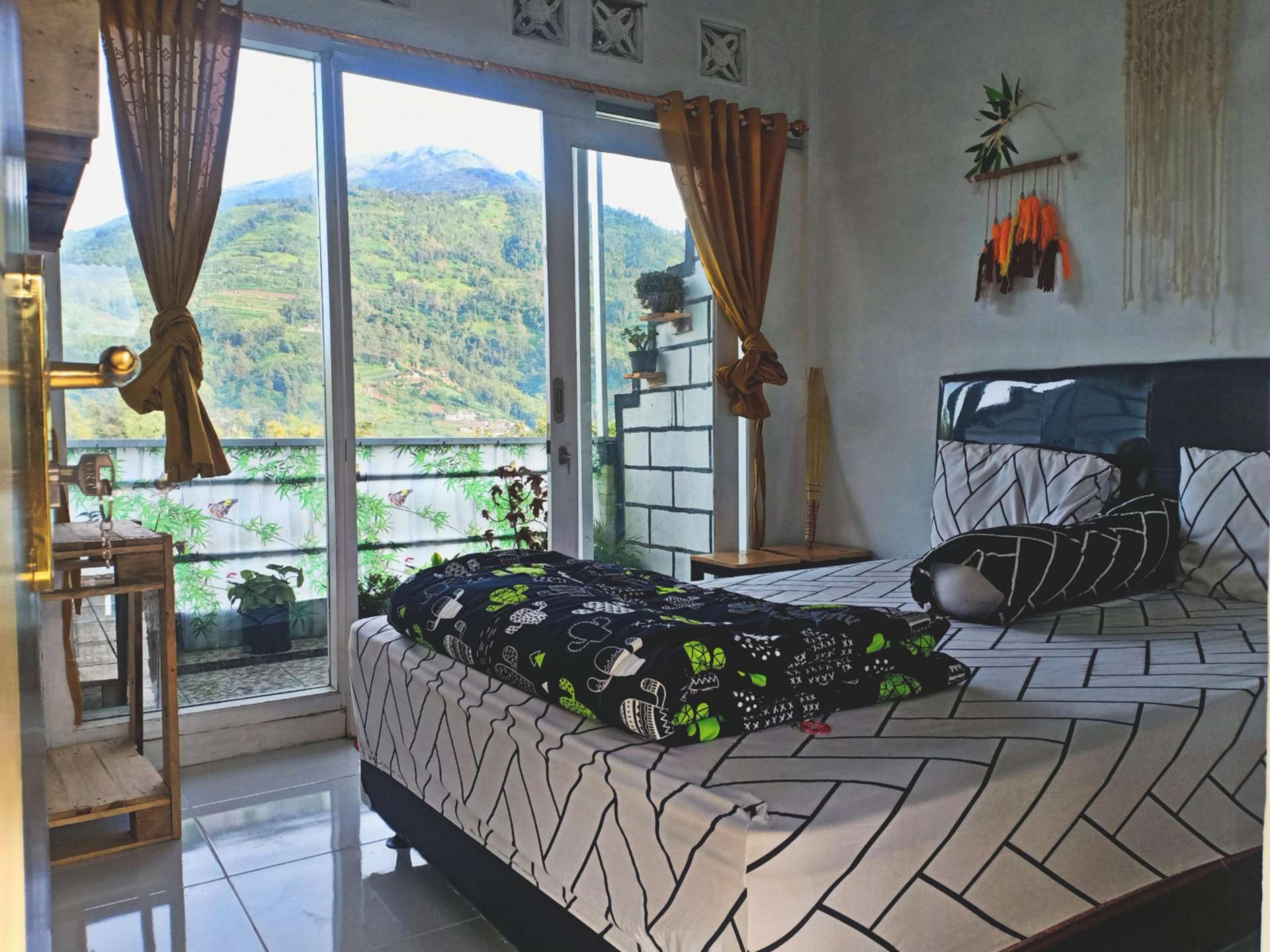 Twin Volcanoes Homestay - Hotel di Boyolali