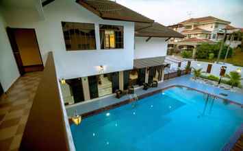 Exterior 4 Kluang Swimming Pool Homestay