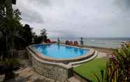 Kolam Renang 3 Green Beach Inn