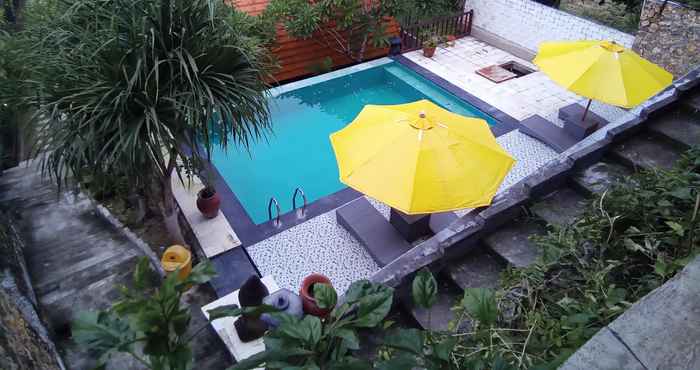 Kolam Renang Yoki's Bungalow