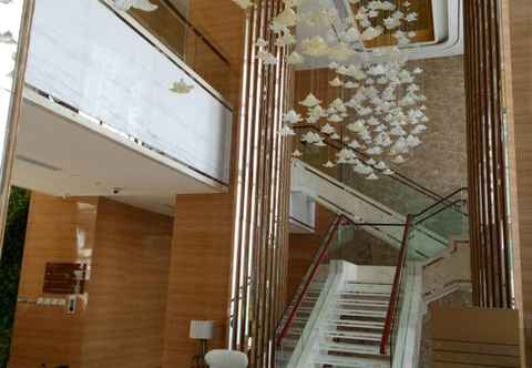 Lobby Cozy Stay at Apartment Grand Sungkono Lagoon (VIL)