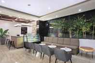 Bar, Kafe dan Lounge ASTON Inn Batu