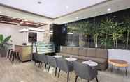 Bar, Cafe and Lounge 5 ASTON Inn Batu