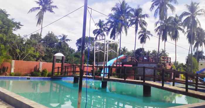 Swimming Pool Hana Natsu Pool and Hotel