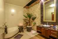 In-room Bathroom Amabel Villa