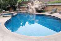 Swimming Pool Save House Resort