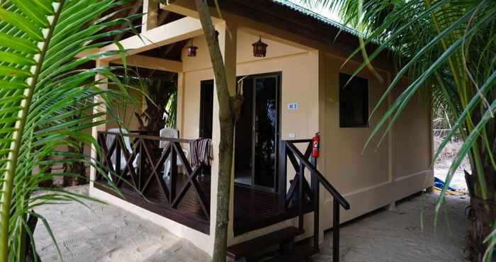 Phòng tắm bên trong Moonhut Bungalows 