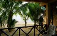 Bedroom 6 Moonhut Bungalows 