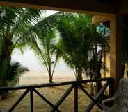 Kamar Tidur 6 Moonhut Bungalows 