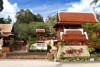 Exterior Harry's Bungalows & Restaurant