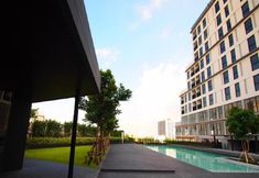 Swimming Pool 4 The Quarter Ladprao by UHG