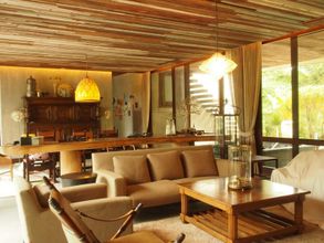 ロビー 4 Uncle Jo Ranch