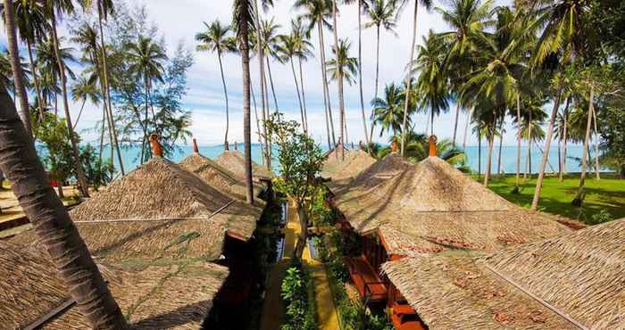 Exterior Lipa Bay Resort