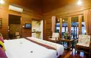 Kamar Tidur 3 Lipa Bay Resort