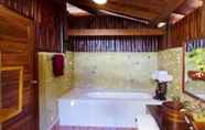 ห้องน้ำภายในห้อง 5 Lipa Bay Resort