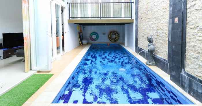 Swimming Pool Donata House