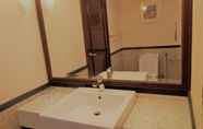 Bilik Mandi dalam Bilik 4 Grand service apartment @ Times Square. 