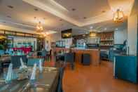 Bar, Cafe and Lounge Skylodge Resort