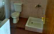 Toilet Kamar 3 Villa Ciater Highland 5 BR