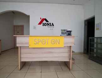 ล็อบบี้ 2 SPOT ON 2869 Ionia Residence