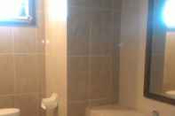 In-room Bathroom Eksekutif Room @ Apartemen Anyer Marbella (HND2)