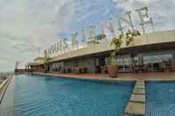 Swimming Pool Warhol Apartment Simpang Lima by Sinergi