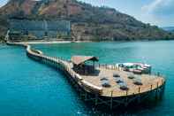 บาร์ คาเฟ่ และเลานจ์ AYANA Komodo Waecicu Beach