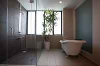 Toilet Kamar Pinetree Hotel