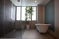 In-room Bathroom Pinetree Hotel