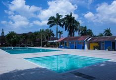 Swimming Pool 3 Grand Equator Hotel