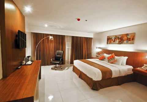 Bedroom Chriscent Ville Hotel