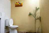 Toilet Kamar Nusa Veranda Sunset Villas & Restaurant