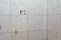 In-room Bathroom Pondok Kost Aurel