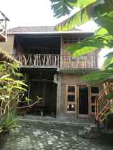 Bangunan 4 Wooden Room at Chez Laelik Homestay