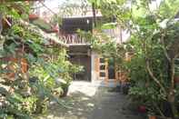 Bangunan Wooden Room at Chez Laelik Homestay