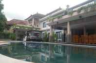 Swimming Pool Dhyana Pura City Hotel 	