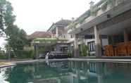 Swimming Pool 2 Dhyana Pura City Hotel 	