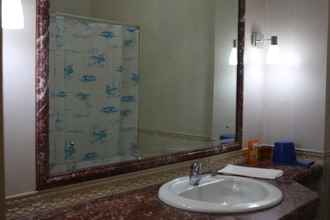 Toilet Kamar 4 Lintas Sumatra Hotel 