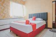 Bedroom RedDoorz Plus near Istana Maimun Medan