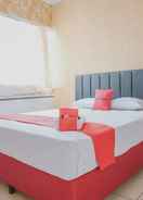 BEDROOM RedDoorz Plus near Istana Maimun Medan