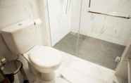 Toilet Kamar 5 Nyaman Townhouse & Apartment