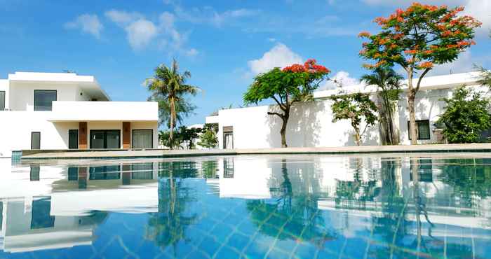 Swimming Pool Saint Simeon Long Hai Resort