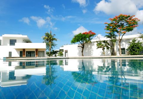Hồ bơi Saint Simeon Long Hai Resort